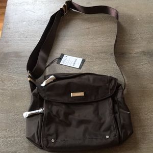 Tumi Singapore Messenger